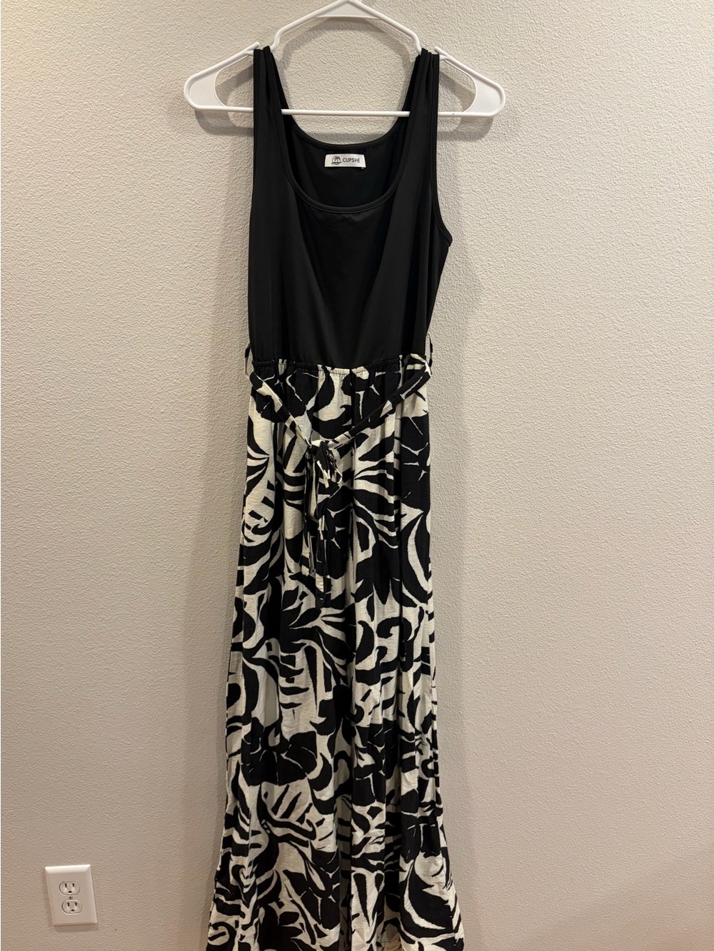 Cupshe Black and White Sleeveless Jumpsuit with Floral Print Bottom - Picture 2 of 3